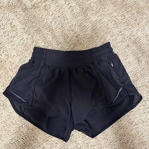 Lululemon Hotty Hot Low-Rise Lined Short 2.5" size 2